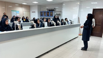 بازدید میدانی دانش آموزان دبیرستان دخترانه امت از گروه های آموزشی دانشکده پزشکی  به مناسبت هفته مشاغل